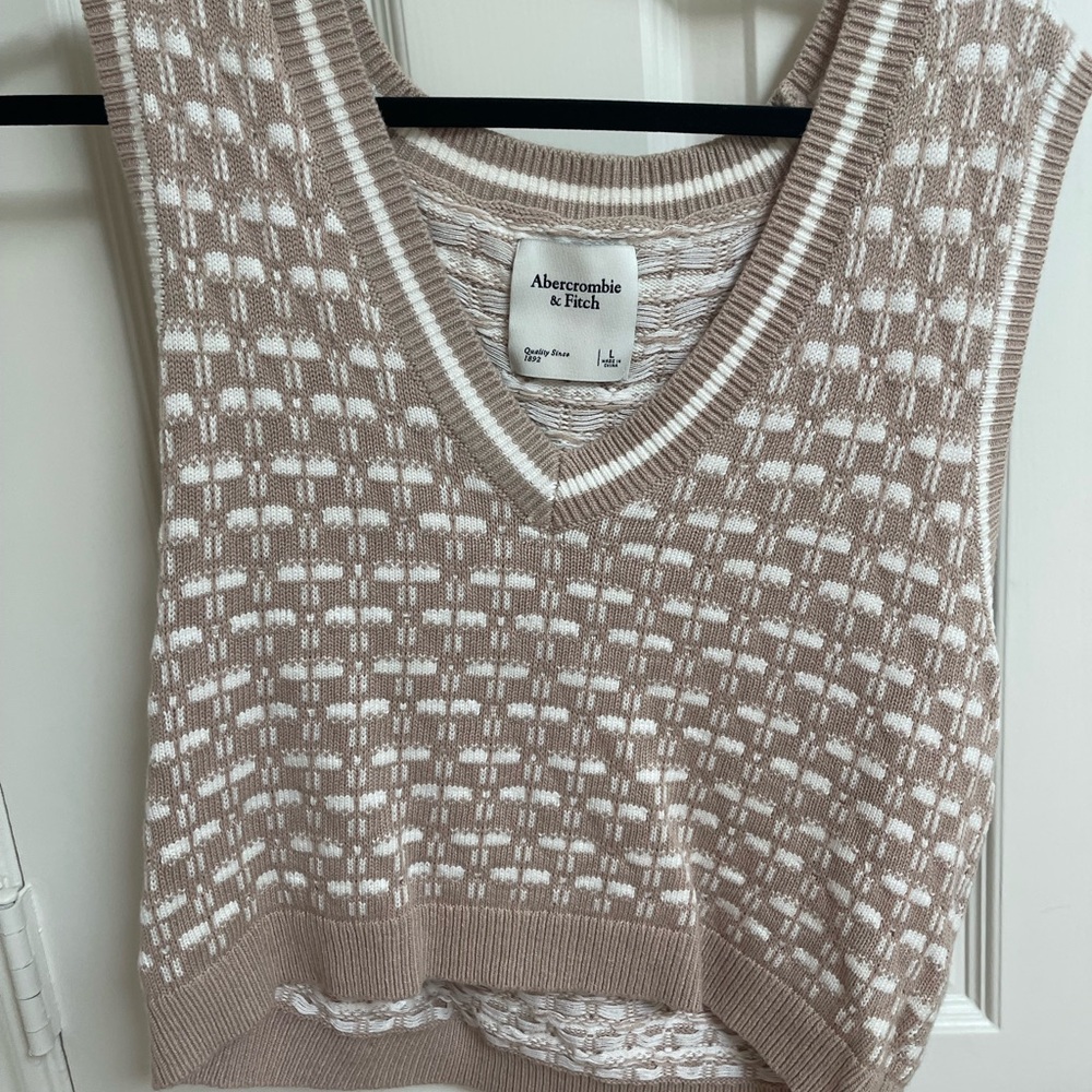 NEW Abercrombie sweater vest